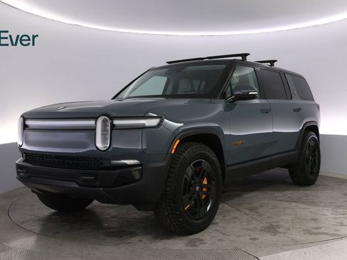 Used 2025 Rivian R1S Premium image 2