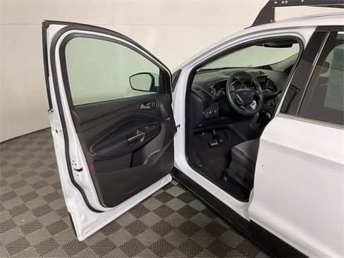 Used 2019 Ford Escape SE image 16