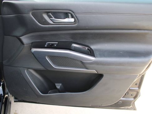 Used 2024 Nissan Pathfinder SL AWD/4WD image 12