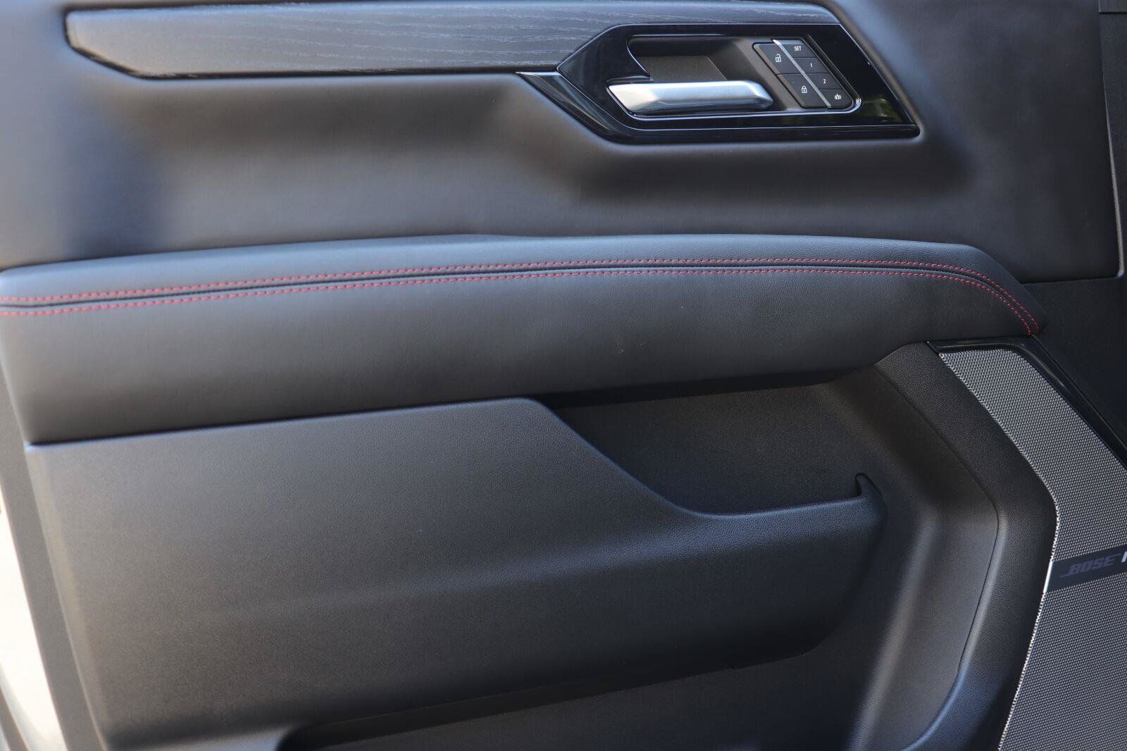 Used 2026 GMC Yukon AT4 Ultimate w/ LPO, Floor Liner Package AWD/4WD image 9