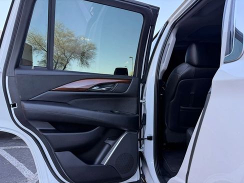 Used 2018 Cadillac Escalade Premium Luxury image 35