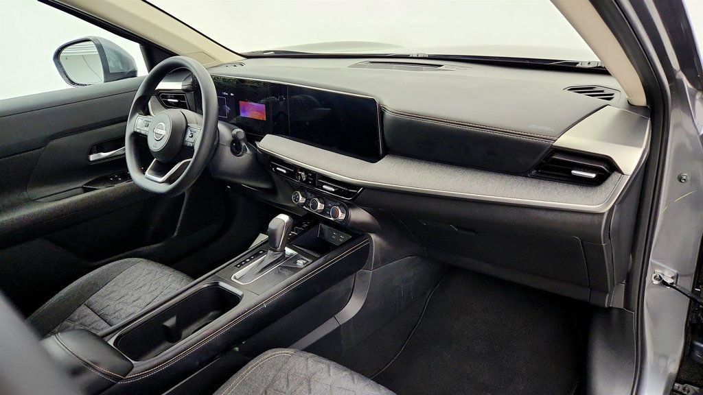 Used 2025 Nissan Kicks SV AWD/4WD image 23