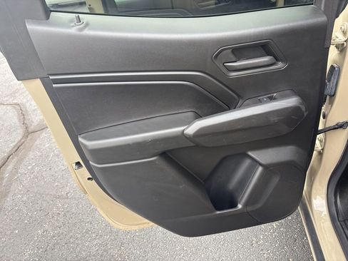 Used 2024 Chevrolet Colorado W/T RWD image 39