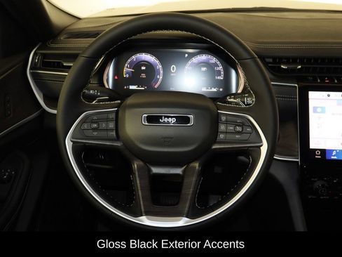 New 2025 Jeep Grand Cherokee Limited image 7