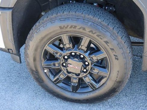 Used 2025 GMC Sierra 2500 AT4 AWD/4WD image 7