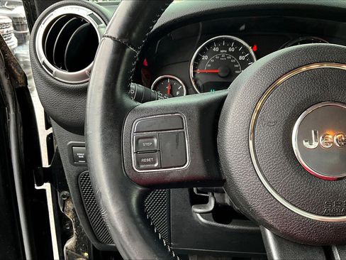 Used 2015 Jeep Wrangler Unlimited Rubicon AWD/4WD image 11