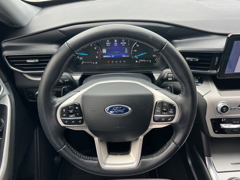 Used 2021 Ford Explorer XLT w/ Equipment Group 202A image 14