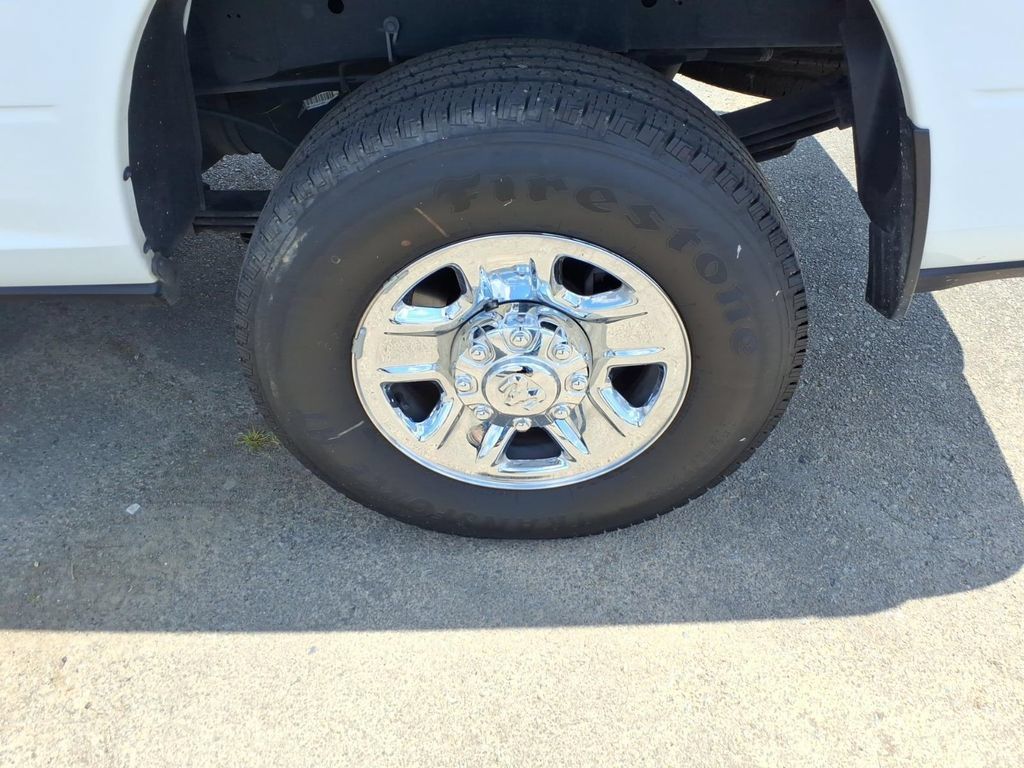 Used 2024 RAM 3500 Tradesman w/ Chrome Appearance Group AWD/4WD image 7