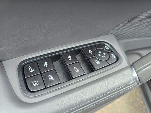 Used 2022 Porsche Cayenne E-Hybrid image 64