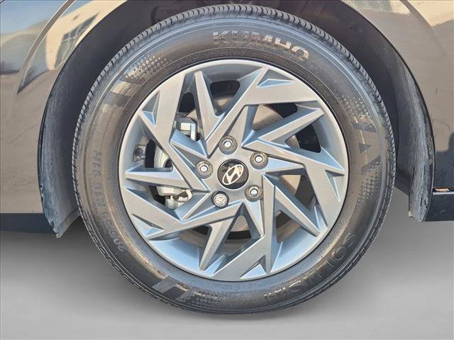 Used 2024 Hyundai Elantra Blue FWD image 22