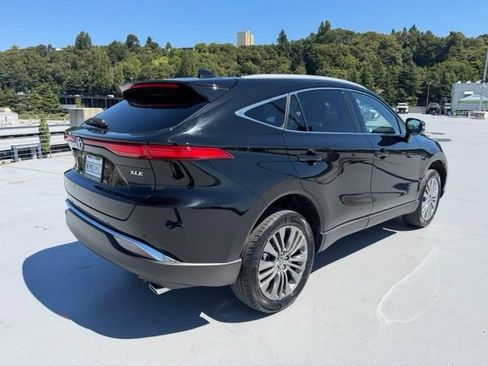 Certified 2023 Toyota Venza XLE AWD/4WD image 5