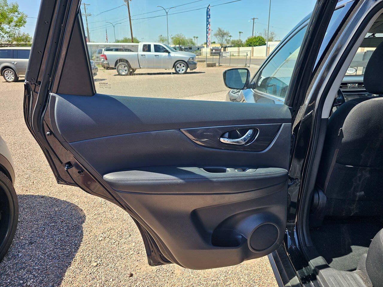 Used 2017 Nissan Rogue S FWD image 6