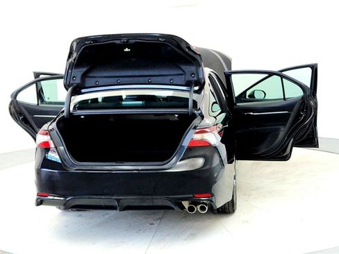 Used 2023 Toyota Camry SE image 11