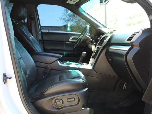 Used 2015 Ford Explorer XLT w/ Equipment Group 202A image 28