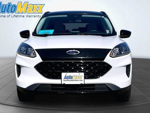 Used 2022 Ford Escape SE w/ SE Sport Appearance Package AWD/4WD image 3