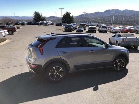 Certified 2024 Kia Niro LX image 7