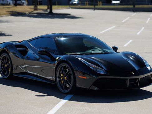 Used 2017 Ferrari 488 GTB image 4