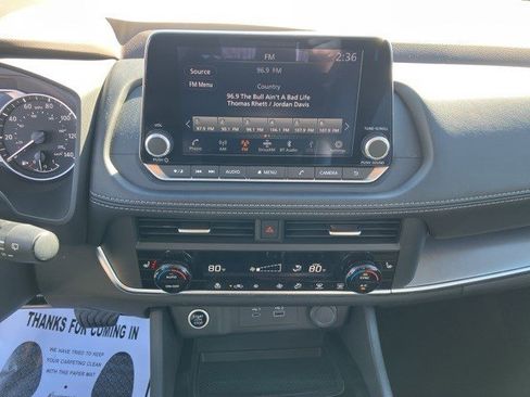 Used 2023 Nissan Rogue SV w/ SV Premium B Package image 18