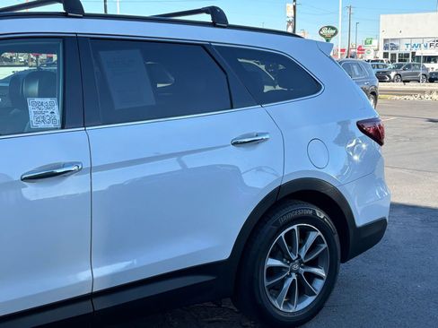 Used 2017 Hyundai Santa Fe SE image 7