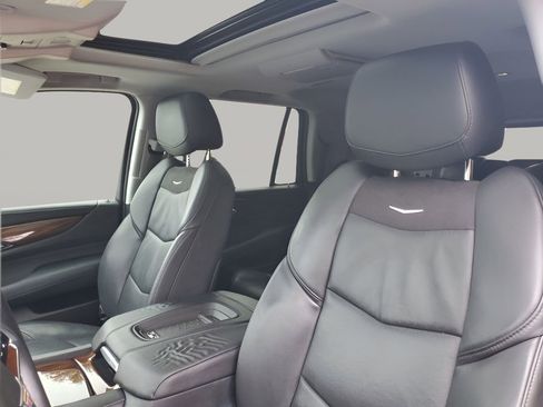 Used 2017 Cadillac Escalade Luxury image 33