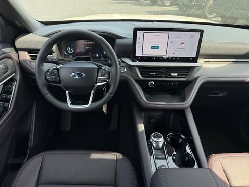 New 2026 Ford Explorer Platinum RWD image 12