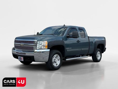 Used 2009 Chevrolet Silverado 2500 LT w/ Snow Plow Prep Package AWD/4WD image 3
