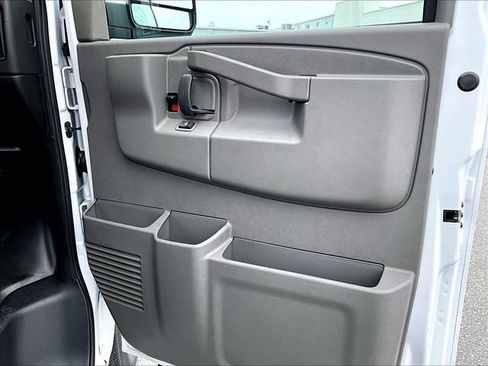 New 2025 Chevrolet Express 3500 w/ Driver Convenience Package image 25