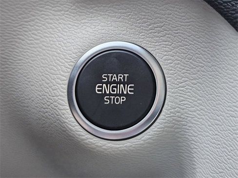 Certified 2025 Volvo XC40 B5 Ultra w/ Climate Package image 24