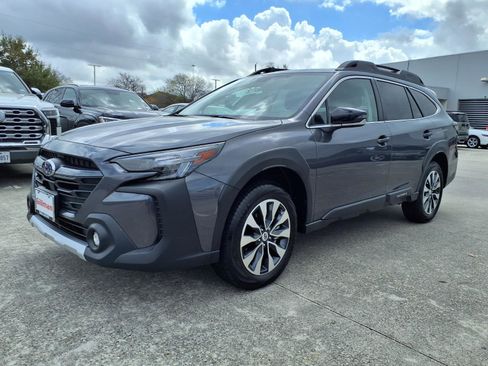 Used 2025 Subaru Outback Limited image 22