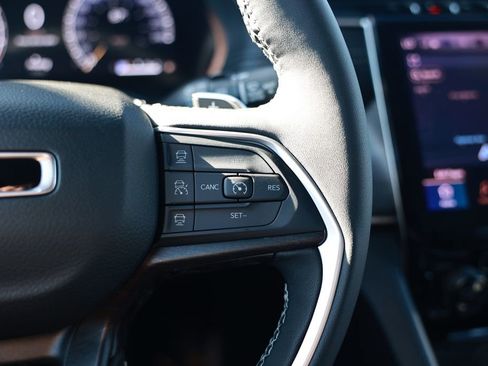 New 2025 Jeep Grand Cherokee Limited image 18