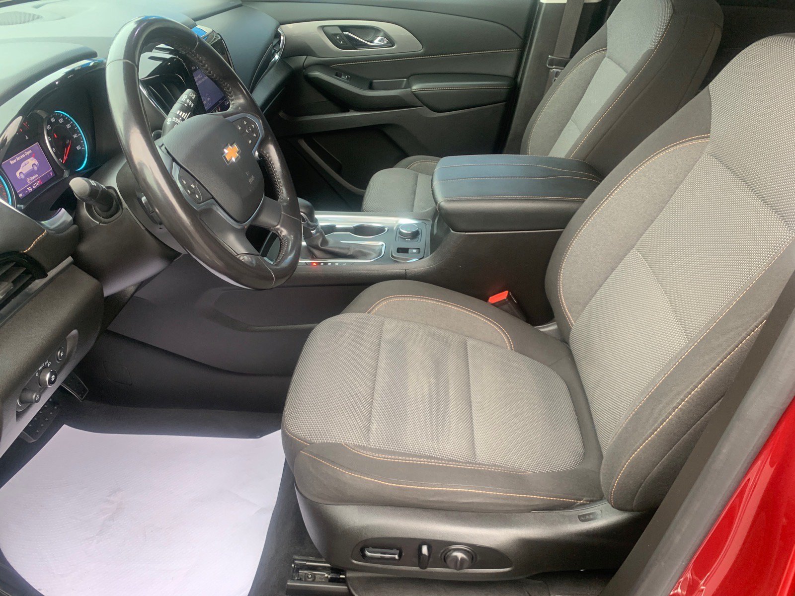 Used 2021 Chevrolet Traverse LT FWD image 6