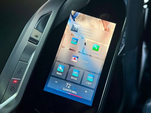 Used 2025 BMW 760i xDrive w/ Executive Package image 38