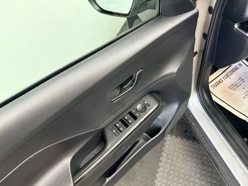 Certified 2024 Hyundai Kona SE AWD/4WD image 17