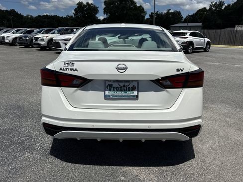 Used 2024 Nissan Altima 2.5 SV FWD image 4