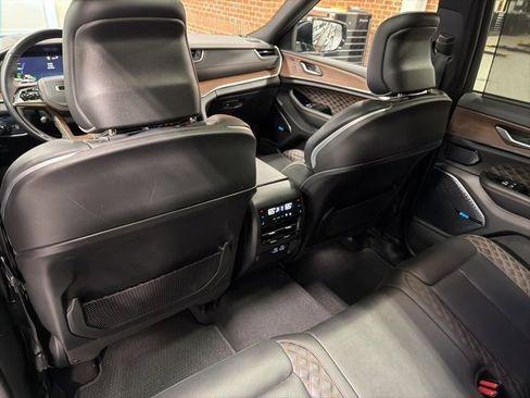 Used 2022 Jeep Grand Cherokee Summit w/ Luxury Tech Group V image 37