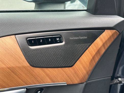Certified 2025 Volvo XC90 B6 Plus image 16