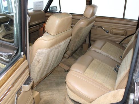 Used 1987 Jeep Grand Wagoneer image 31