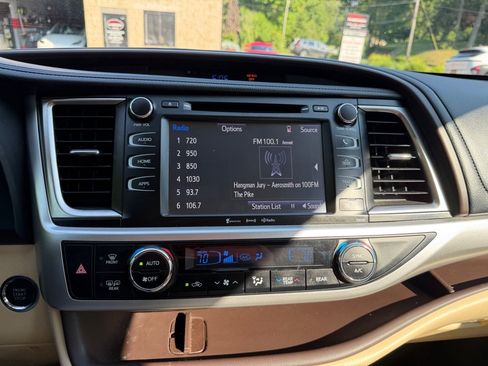 Used 2016 Toyota Highlander XLE AWD/4WD image 30