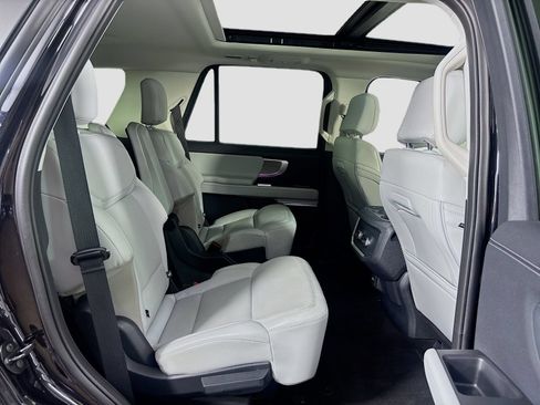 Used 2025 Ford Expedition Platinum AWD/4WD image 30