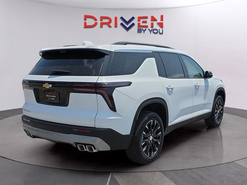 New 2026 Chevrolet Traverse LT w/ Sun and Wheel Package FWD image 5