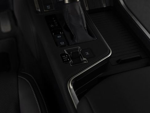 Used 2024 Lexus GX 550 w/ Accessory Package (2T) image 37