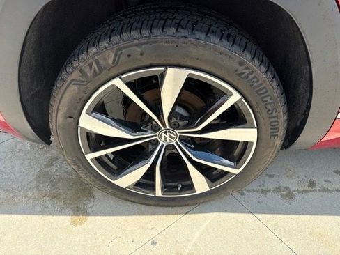 Used 2024 Volkswagen Atlas Cross Sport SEL Premium R-Line AWD/4WD image 11
