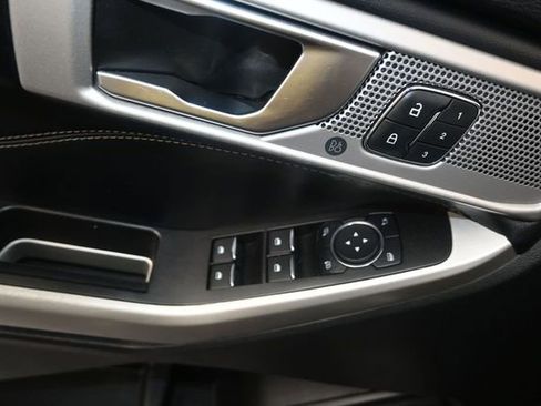 Used 2022 Ford Explorer Limited w/ Equipment Group 301A RWD image 14