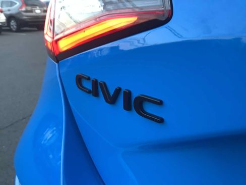 Used 2023 Honda Civic Sport image 6