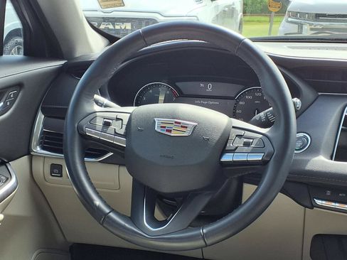 Used 2022 Cadillac XT4 Luxury FWD image 23