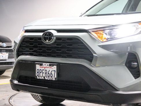 Certified 2020 Toyota RAV4 XLE w/ Convenience Package FWD image 9