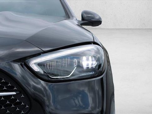 Used 2024 Mercedes-Benz C 300 4MATIC Sedan image 4