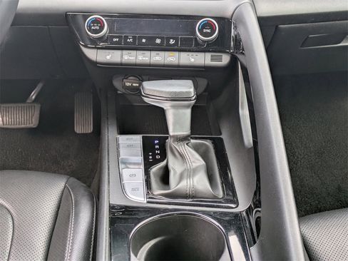 Used 2025 Hyundai Elantra Limited image 15