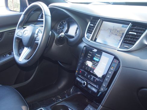 Used 2025 INFINITI QX50 Sport AWD/4WD image 10