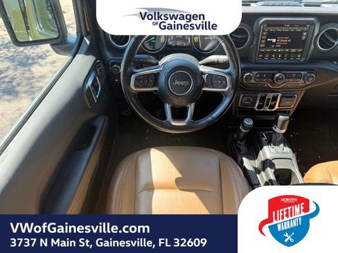 Used 2023 Jeep Wrangler Unlimited Sahara w/ Cold Weather Group AWD/4WD image 16